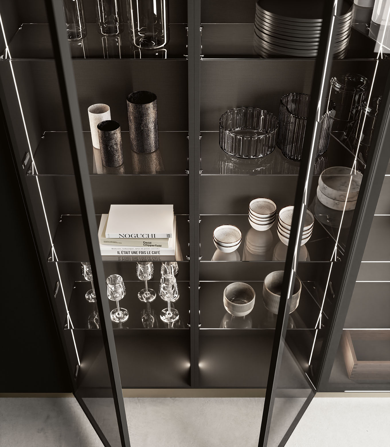 Cucina con pensili a vetrina